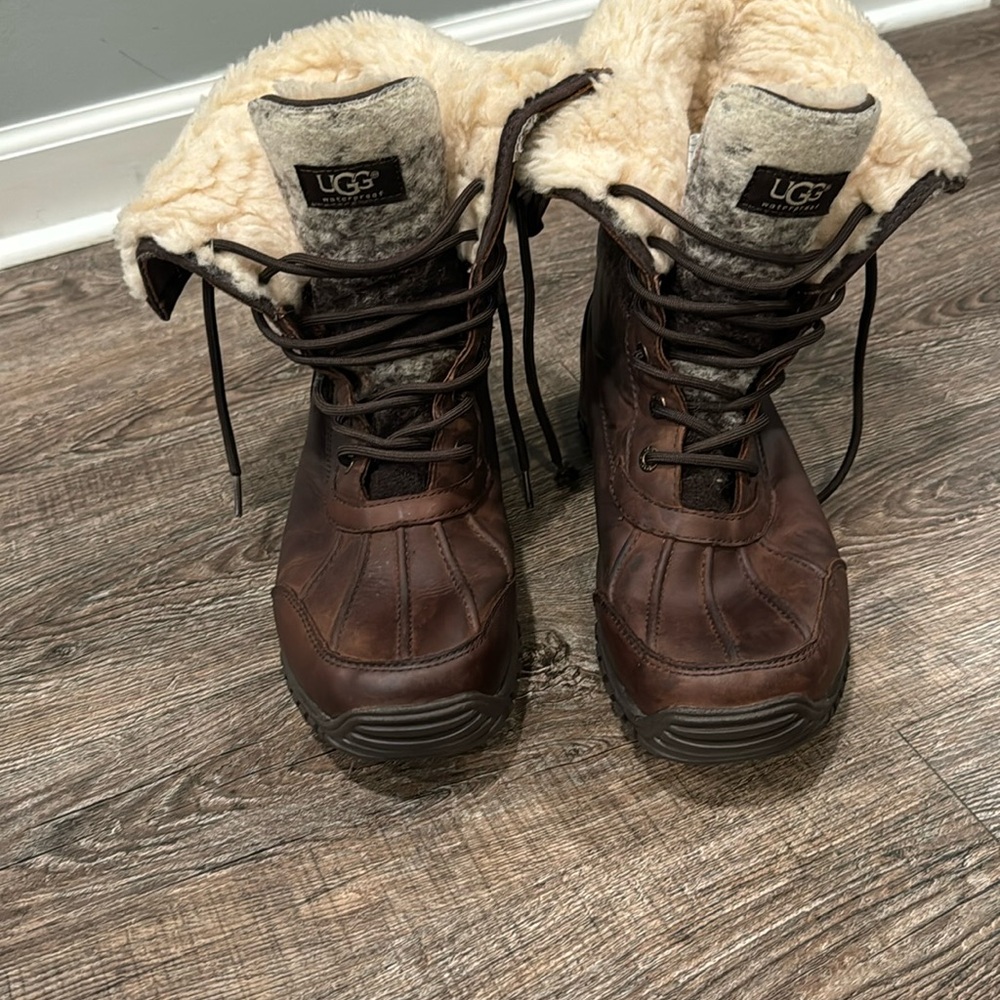UGG size 10 Adirondack waterproof boots
